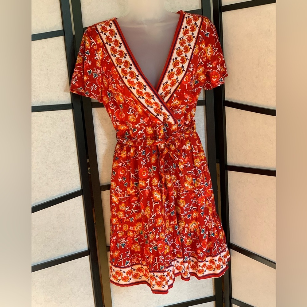 miami brand Red V-Neck Batik Floral Mini-Dress.  Fully Lined - Size M (small)